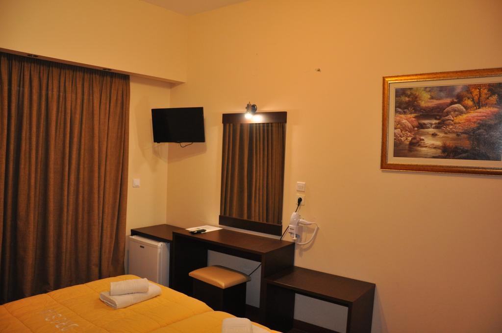 Hotel Drosia Messíni Buitenkant foto