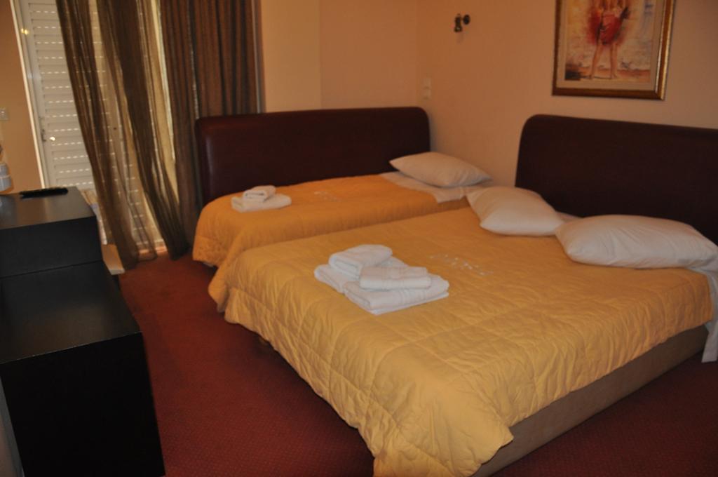 Hotel Drosia Messíni Buitenkant foto