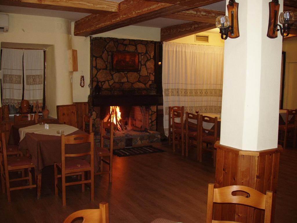 Hotel Drosia Messíni Buitenkant foto