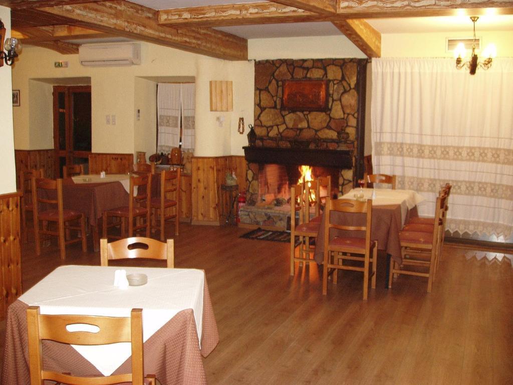 Hotel Drosia Messíni Buitenkant foto